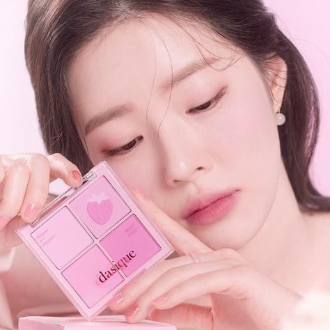 DASIQUE Blending Mood Cheek Blush palette Dasique Shadow Palette, Korean Cosmetics Skin Care, Eyeshadow Pink, Korean Beauty Tips, Korean Beauty Secrets, Peach Makeup, Chinese Makeup, Ginger Peach, Olive Young