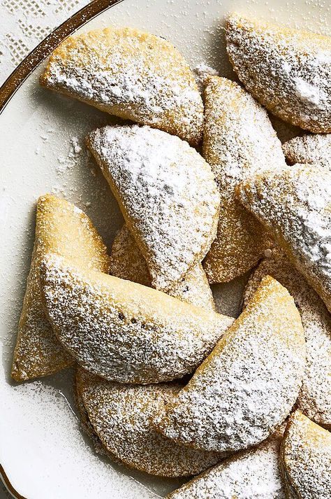 Not to be confused with the pasta of the same name, these classic Emilian Christmas cookies are made from a tender, flaky dough filled with a sweet-tart trio of fruit: cherry preserves, rich saba (cooked-down grape must), and candied citron.#foodandwine #christmas #christmasrecipes #christmascookies #christmascandy #christmasbaking #cookies #baking #cookierecipes Grape Cookies, Salted Caramel Pie, Winter Holiday Recipes, Cherry Preserves, Cookies Baking, Interesting Recipes, Sweet Tart, Italian Cookies, Christmas Dessert