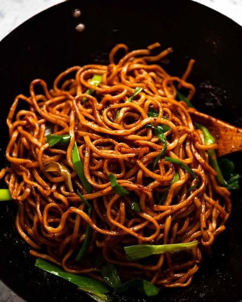 Simple & fast. Cooked noodles dressed in a sauce of light & dark soy sauces, mirin, oyster sauce, sesame oil, garlic, & green onions. Substitutions & tips given. #Asian Recipes With Oyster Sauce, Soy Noodles, Asian Feast, Soy Sauce Noodles, Asian Noodle Dishes, Wok Recipes, Vegetarian Oyster Sauce, Pork Noodles, Lo Mein Recipes