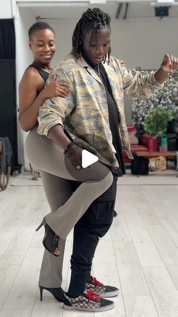 Kizomba Steps, Dance Couple, Belly Dancing Workout, Afro Dance, Kizomba Dance, Dance Sing, Dinner Dress Classy, Cool Dance Moves, Partner Dance