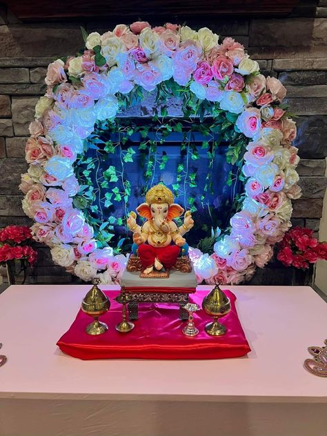 Simple Ganpati Decoration At Home, Ganpati Design, Chaturthi Decoration Ideas, Ganesh Chaturthi Decoration Ideas, Ganpati Celebration, Ganesh Decoration Ideas, Puja Mandap, Decoration Ganpati, Ganapati Decorations