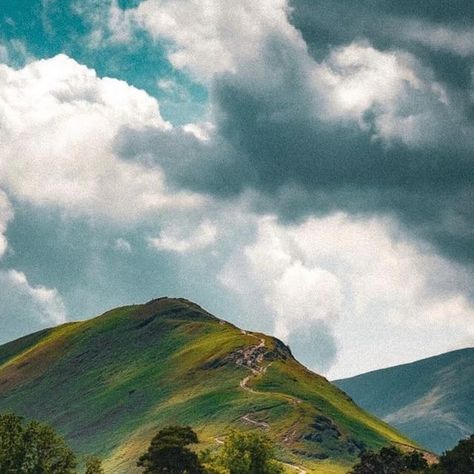 FOLLOW & TAG @yourbritain 🇬🇧 TO BE FEATURED 🇬🇧 on Instagram: "📸 @shannonclarke.photography
🇬🇧 Location: #derwentwater #lakedistrict

CONGRATULATIONS and thank you for sharing and tagging YOUR image! 

Feature Selected by: you @alicestarmar

Want to be featured here at Your Britain? Please follow us and tag or hashtag 🇬🇧

Please Consider Visiting Our Friends:

@YourWales 
@Your_Yorkshire
@Your_Cotswolds
@Your_LakeDistrict
@Your_PeakDistrict
@Your_Scotland
@Excellent_Britain
@Gates_and_Scapes
@Woodlands_and_Water 
 
#unitedkingdom  #britain #lovegreatbritain #uk #igersuk  #gb #excellent_britain  #getoutside #placestovisituk #neverstopexploring #greatbritain #theunitedkingdom 

#your_shannonclarke_photography
 
@PeakDistrict_Lady @AEMorton1107 @Ner1477 @DannyShep 
@LeeHowdle @Simon_M Britain Landscape, Derwent Water, Photography Location, Never Stop Exploring, Lake District, Get Outside, Great Britain, Your Image, Yorkshire