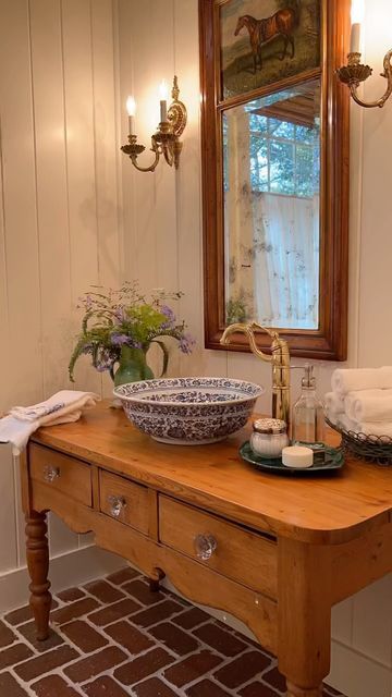 English Cottage Bathroom, Future Decor, Cottage Style Bathrooms, Pine Table, Shabby Chic Bathroom, Furniture Office, Chic Bathrooms, Cottage Interiors, House Bathroom