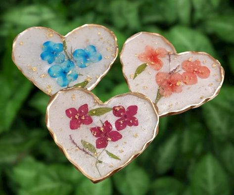 Elegant Heart Resin Coasters, Dry flowers Heart Resin Coaster Set, Valentine Gift, Unique Gift Ideas by BekiBennunArt on Etsy Floral Coasters, Heart Resin, Flowers Heart, Resin Coaster, Dry Flowers, Resin Coasters, Gold Leaves, Unique Gift Ideas, Valentine Gift