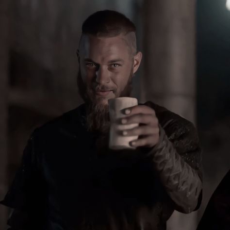 Icon Ragnar Lothbrok Icon, Rei Ragnar, Ragnar Lothbrok Haircut, Vikings Series, Ragnar Lothbrok Vikings, Peaky Blinders Characters, King Ragnar, Viking Series, Cristino Ronaldo