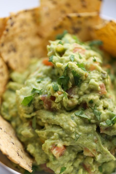 Rosa Mexicana Guacamole | Lauren's Latest Gluten Free Guacamole Recipe, Guac Recipe, Homemade Guacamole Recipe, Guacamole Ingredients, Cornbread Salad, Guacamole Recipe Easy, Mexican Cornbread, Best Guacamole Recipe, Fresh Guacamole