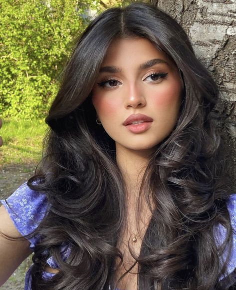 Blowout Hair Curls, Blowout Curls, Blow Dry Hair, Hairstyles For Layered Hair, Graduation Hairstyles, Long Dark Hair, Blowout Hair, Wedding Hair Down, Haircuts Straight Hair