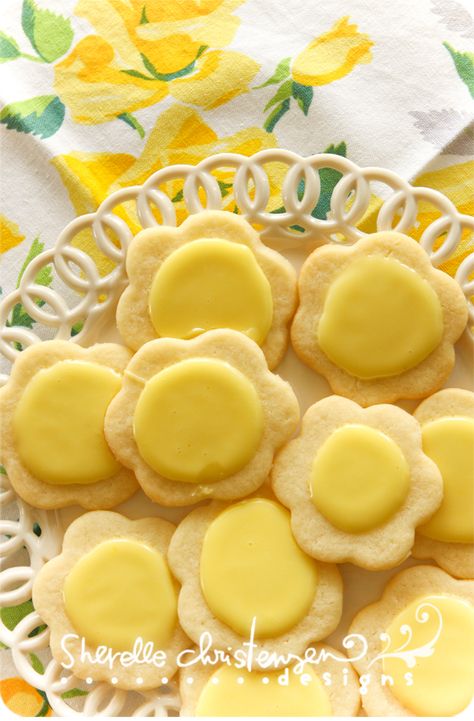 Spring...Lemon Blossom cookies Yellow Cookies, Easter Goodies, Flower Cookies, Easter Treats, Easter Recipes, Mellow Yellow, Cupcake Cookies, Monster Cookies, A Thing