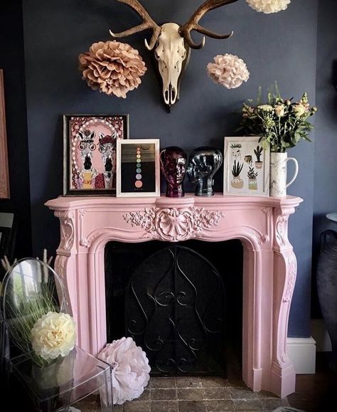 Pink Fireplace, 1920 Gatsby, Colorful Homes, Dark Home Decor, Home Decor Ideas Living Room, Dark Home, Dark Interiors, Ideas Living Room, Eclectic Home