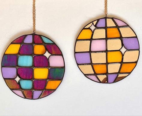 Disco Ball Stained Glass Pattern, Stained Glass Disco Ball, Retro Stained Glass Patterns, Stained Glass Ideas Inspiration, Stain Glass Ornament, Cute Stained Glass Ideas, Stained Glass Inspiration, Easy Stained Glass Patterns Free, Stain Glass Ideas