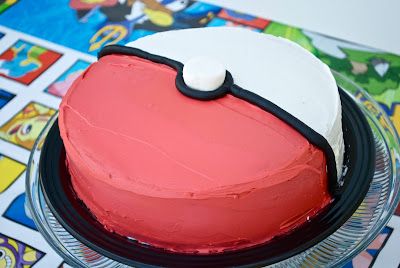 Pokemon Torte, Pokeball Cake, Pokemon Cake, Pokemon Birthday Party, Pokemon Party, Pokemon Birthday, 6th Birthday Parties, Boy Birthday Party, Birthday Fun