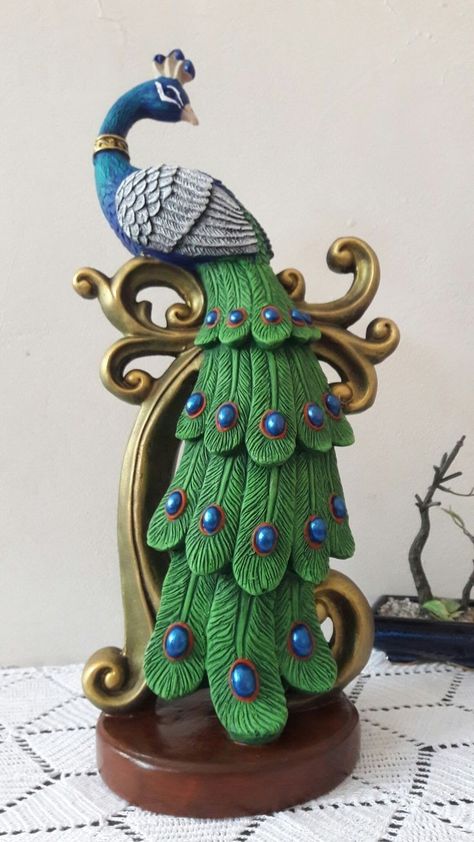 Peacock Clay Art, Clay Peacock, 3d Relief Art, Mural Art Design, Peacock Wall Art, Cement Art, Diy Glass Bottle Crafts, Peacock Painting, Wine Bottle Art