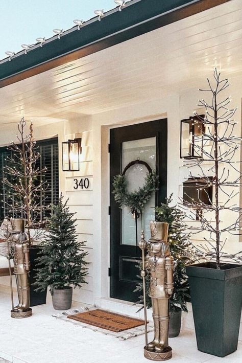 Christmas Entry, Neutral Christmas Decor, Winter Porch, Christmas Front Porch, Christmas Front Doors, Christmas Porch Decor, Front Porch Christmas Decor, Christmas Porch, Christmas Decor Ideas