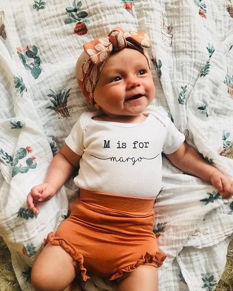 Personalized Onesie Girl, Spearmint Baby, Newborn Shirts, Graphic Onesies, Personalized Baby Onesies, Cricut Baby, Ruffle Bloomers