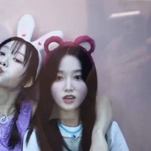 chuu , yves , and gowon matching 3 people loona icons Matching Cat Pfp Friends, Bff Pfp Matching Aesthetic, Spiderman Gifts, Loona Icons, Duos Icons, Match 3, Rose Icon, Best Duos, 3 People