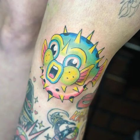 Colorful Puffer Fish Cartoon Animal Tattoo Idea & Design on Man Knee Colorful Puffer Fish Tattoo Done At New School Tattoo Cartoon, Blowfish Tattoo, Pufferfish Tattoo, Puffer Fish Tattoo, Puffer Fish Cartoon, Puffer Fish Art, Luna Moth Tattoo, Interesting Tattoos, Fish Cartoon