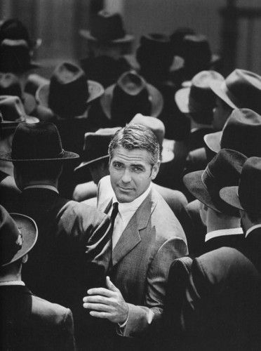 George Clooney A Man In A Suit, Tyrone Power, Man In A Suit, The Descendants, I Love Cinema, Humphrey Bogart, George Clooney, Well Dressed Men, White Photo