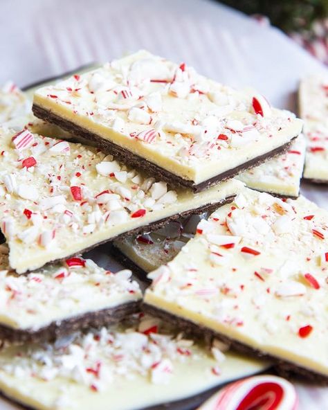 Vegan Peppermint Bark, Vegan Holiday Desserts, Peppermint Bark Recipe, Candy Cane Dessert, Peppermint Bark Recipes, Chocolate Peppermint Bark, Healthy Christmas Recipes, Easy Holiday Desserts, Sally's Baking