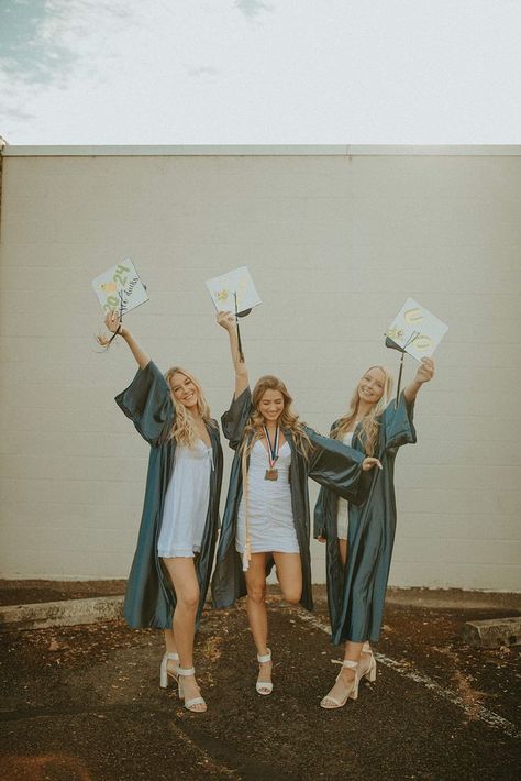 Graduation Pic Ideas With Friends, Graduation Pose Ideas With Friends, Cap And Gown Senior Pictures With Friends, Grad Picture Ideas Friends, Graduation Photo Ideas With Friends, Grad Photos With Friends, Graduation Pictures Friends, College Graduation Pictures With Friends, Graduation Pics With Friends