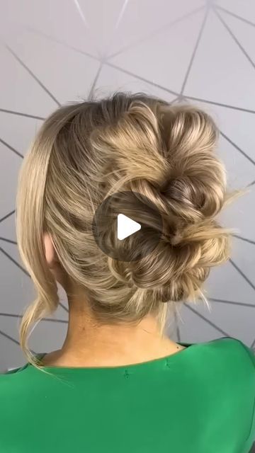 Hairstyle Ideas on Instagram: "Easy style for short hair!💚" Bob Length Updo, How To Do An Updo Yourself Short Hair, Up Do Medium Hair, Short Pretty Hairstyles, Easy Updo Short Hair, Short Hair Formal Updo, Easy Formal Hairstyles For Short Hair, Short Updo Hairstyles Easy, Short Hair Easy Updo