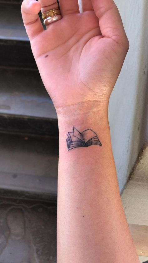 Book And Beach Tattoo, Book And Flower Tattoo, Author Tattoo, Penguin Writing, Literature Tattoos, Ink Tattoo Girl, Book Tattoos, Bookish Tattoos, Club Tattoo