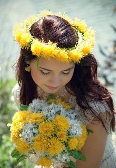 Dandelion Dandelion Wedding, Yellow Dandelion, Dandelion Wishes, Dandelion Wish, Flower Meanings, Yellow Springs, Language Of Flowers, Flower Fairies, Forest Wedding