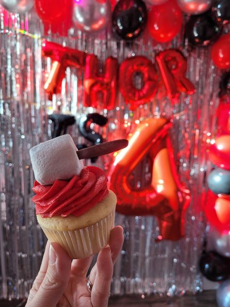 Thor Hammer Marvel Avengers, cupcake ideas Thor Birthday Party, Marvel Cupcakes, Hammer Marvel, Thor Birthday, Marvel Birthday, Marvel Birthday Party, Thor Marvel, Avenger Birthday Party, Thor Hammer