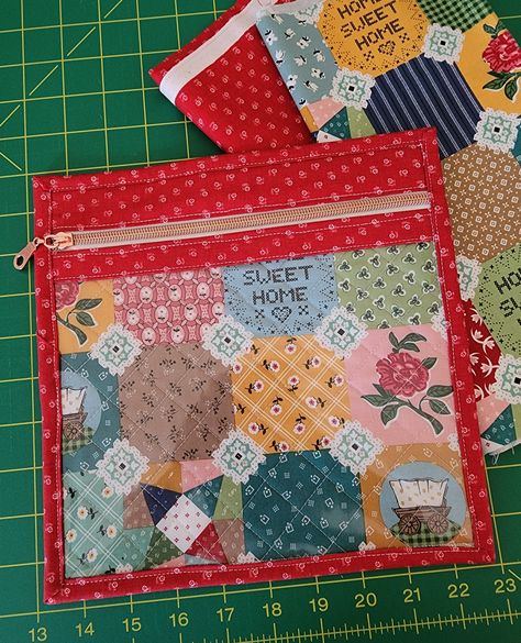 Diy Vinyl Projects, Pouch Sewing, Start Quilting, Project Bags, Pouch Tutorial, Craft Show Ideas, Sewing Organization, Patchwork Bags, Project Bag