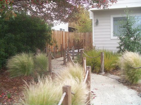 Beach Theme Backyard, Beach Theme Garden, Backyard Beach, Cottage Garden Design, House Yard, Cottage Garden Plants, House Landscaping, Front Landscaping, Coastal Gardens