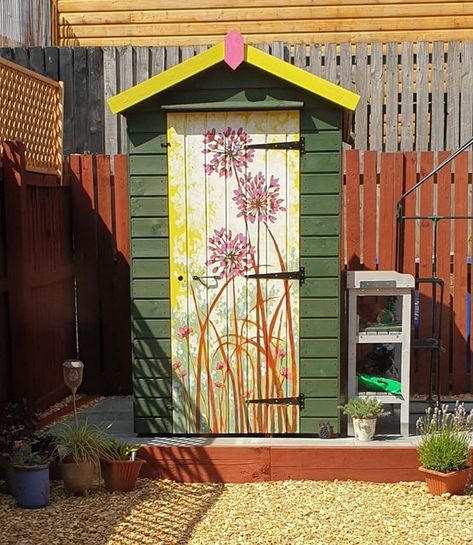 Garden Paint Ideas, Painted Sheds, Small Garden Shed Ideas, Painted Garden Sheds, Allotment Shed, Gardening Painting, Cuprinol Garden Shades, Small Garden Shed, Painted Shed