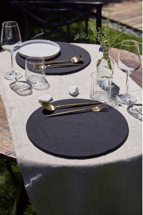 Black Placemats Table Setting, Black Table Decor, Black Placemats, Table Plate, Setting Table, Black Napkins, Handmade Napkins, Round Placemat, Black Duck