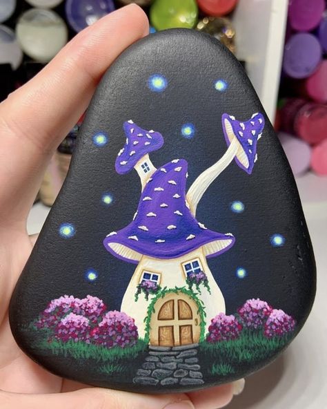 Cottagecore Painting, Stones Painting, Mushroom Paint, Whimsical Art Paintings, Painting Ideas Easy, Garden Rock Art, Mushroom Drawing, Arte Alien, Painted Rocks Kids