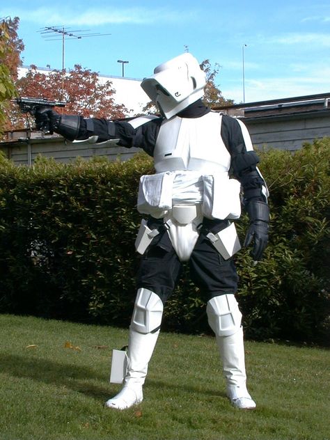 Me in my Scout Trooper Costume.                                                                                                                                                                                 Mehr Imperial Scout Trooper Art, Stormtrooper Scout, Scout Trooper Costume, Storm Trooper Costume, Star Wars Halloween Costumes, Scout Trooper, Storm Troopers, Star Wars Halloween, Star Wars Trooper