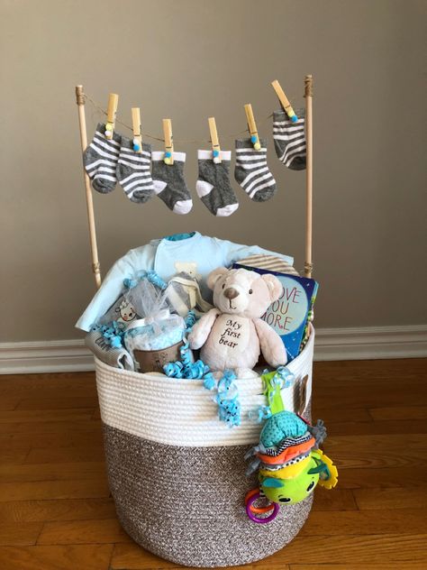 Boy Gift Basket, Newborn Gift Basket, Baby Boy Gift Baskets, Baby Shower Gift Box, Diaper Gifts, Idee Babyshower, Baby Shower Baskets, Baby Shower Gift Ideas, Shower Gift Ideas