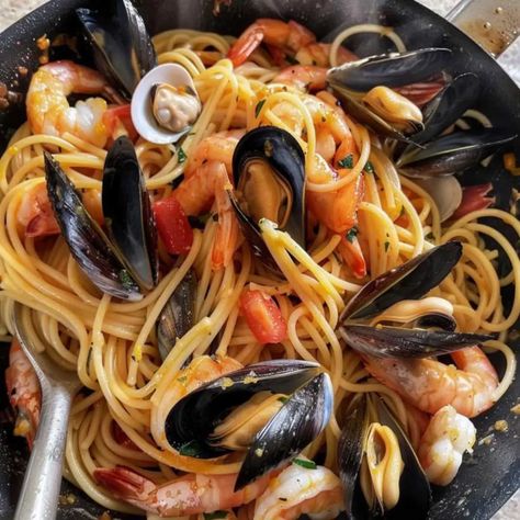 Spaghetti allo Scoglio (Spaghetti With Mixed Seafood) Recipe Italian Seafood Pasta, Seafood Spaghetti, Plate Of Spaghetti, Seafood Pasta Dishes, Mixed Seafood Recipe, Mixed Seafood, Tuscan Recipes, Crostini Recipes, Seafood Sauce