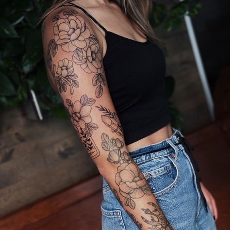 Tattoo Ideas Tumblr, Christian Sleeve Tattoo, Patchwork Tattoo, Tattoo Filler, Girls With Sleeve Tattoos, Back Of Shoulder Tattoo, Patchwork Sleeve, Flower Tattoo Arm, Floral Tattoo Sleeve