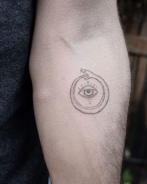 Check out the Top 30 Ouroboros Tattoos for men & women this year. Powerful and Amazing Ouroboros Tattoo designs men and women 2019. uk Vedic Tattoo, Slingshot Tattoo, Ouroboros Tattoos, Geometric Shape Tattoo, Stick Poke Tattoo, Ouroboros Tattoo, Artsy Tattoos, Serpent Tattoo, Rune Tattoo