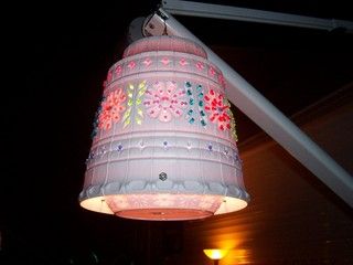 i remember making one of these with my grandma about 15 years ago ; diy-flower-pot-light Camping Lights Diy, Camping Cornwall, Patio Lamp, Coleman Camping Stove, Diy Bucket, Lights Diy, Bucket Light, Diy Flower Pots, Pot Lights