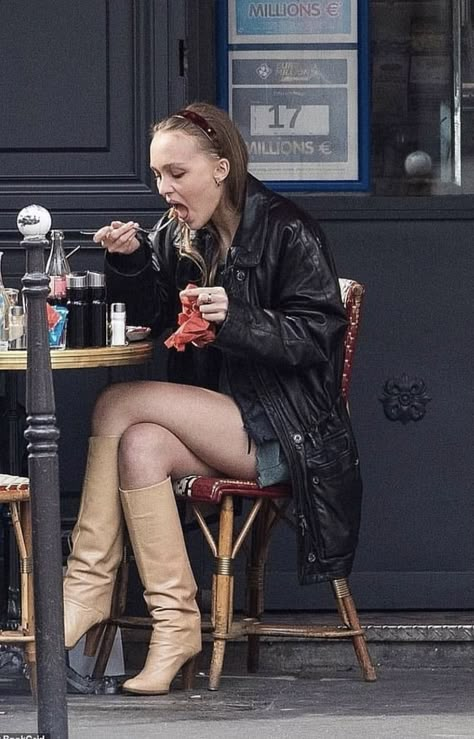 Edgy Clothes, Lily Depp, Lily Rose Depp Style, Paris March, Rose Depp, Restaurant Table, Guitar Solo, Lily Rose Depp, Rose Style