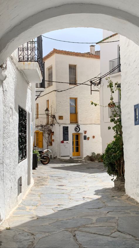 street, village, spain, spanish, cadaques, architecture, house, white, blu, aesthetic, trip, holidays, travel, european summer Spain Villa Aesthetic, Spanish Core Aesthetic, Spanish Holiday Aesthetic, Old Spanish Aesthetic, Spanish Summer Aesthetic, Spain Houses, Spanish Aesthetic, House In Spain, Aesthetic Trip