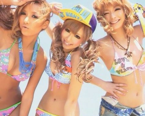 gyaru fashion