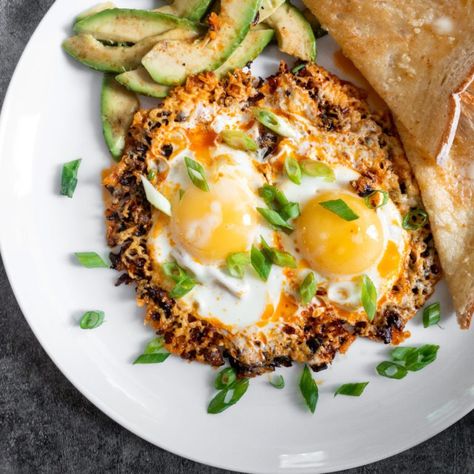 Chili Crisp Fried Egg, Chili Crisp Eggs, Chili Eggs, Chili Crisp Recipe, Spicy Chili Crisp, Cheesy Chili, Eggs Fried, Pesto Eggs, Spicy Eggs