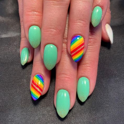 St Patrick Nails, Patrick Nails, Saint Patrick Nail, Flag Nails, Rainbow Nails Design, St Patricks Day Nails, Chrome Nails Designs, Gold Glitter Nails, Cute Spring Nails