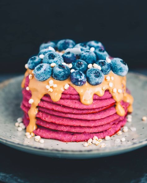 Caro | Food Photography ❤ on Instagram: “Pink pitaya pancakes with peanut butter and blueberries 🤗❤ . . .  #pancakes #pancakeday #pancakesunday #fruits #healthy #pitaya #pinkpitaya…” Protein Calculator, Pink Pitaya, Pancake Toppings, Pancake Stack, Pancakes Ingredients, Salty Cake, Food Dessert, Savoury Cake, Smoothie Bowl