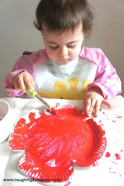 Anzac Day poppy craft made from paper plates - Laughing Kids Learn Anzac Day Activities For Babies, Anzac Day Activities For Toddlers, Anzac Day Craft, Kindy Activities, Poppy Template, Canada Day Crafts, Remembrance Day Activities, Reception Classroom, Remembrance Day Art