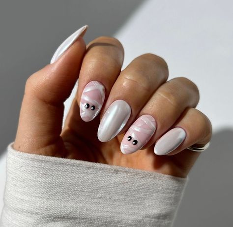 💅 thenaillologist 👈 Instagram Halloween Nails Designs, Nails Rings, Holiday Themed Nails, Festive Nail Designs, Cute Pumpkins, Ringing In The New Year, October Nails, Spooktacular Halloween, Nail Ring