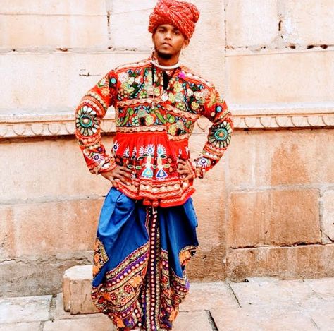 Gujarat is known for its cultural and historical things but its traditional dress makes it special. Here we are going to you to tell you about the traditional dress of Gujarat for men and women. You will love this attire and Spcially women love its Navaratri dress. So Click below and know about the dress of India. #gujarat #Fashion #Shopping #Lifestyle Printed Anarkali Suits, Garba Outfit, Garba Dress, Festival Outfits Men, Shopping Lifestyle, Dress Name, Dress Men, Famous Outfits, Lit Outfits