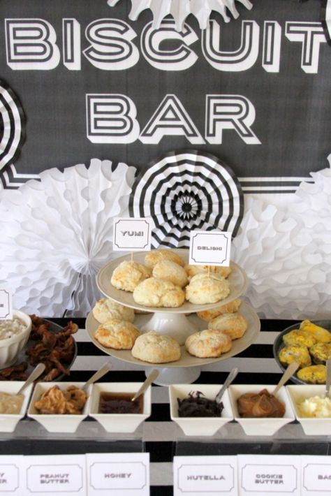 the best brunch food station- a biscuit bar Fatty Recipes, Reception Food Station, Wedding Reception Food Stations, Bridal Shower Brunch Menu, Wedding Reception Food Buffet, Bridal Brunch Food, Bridesmaids Brunch, Brunch Reception, Graduation Reception