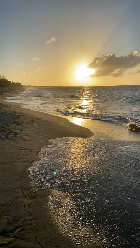 Puerto Rico has the best sunsets in the world. Puerto Rico Lockscreen, Puerto Rico At Night, Puerto Rico Nature Aesthetic, Puerto Rico Sunset, Puerto Rico Beaches, Puerto Rico Trip, Puerto Rico Landmarks, Best Sunset, Guatemala