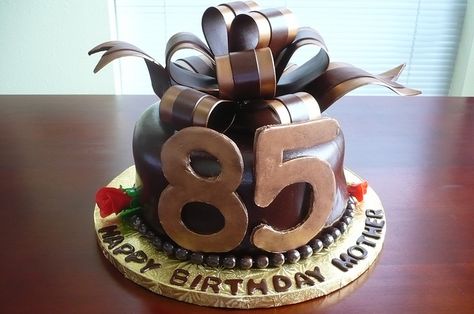 Mother's 85th Birthday Cake by Liz's Cakes, via Flickr 85th Birthday Cake, Healthy Nibbles, Petite Fours, Dessert Birthday, Hunting Cake, 85th Birthday, Grandma Birthday, Bday Cake, Girl Cake